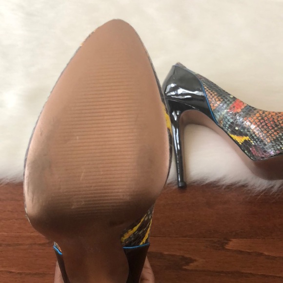 BCBG Pumps - Picture 8 of 8